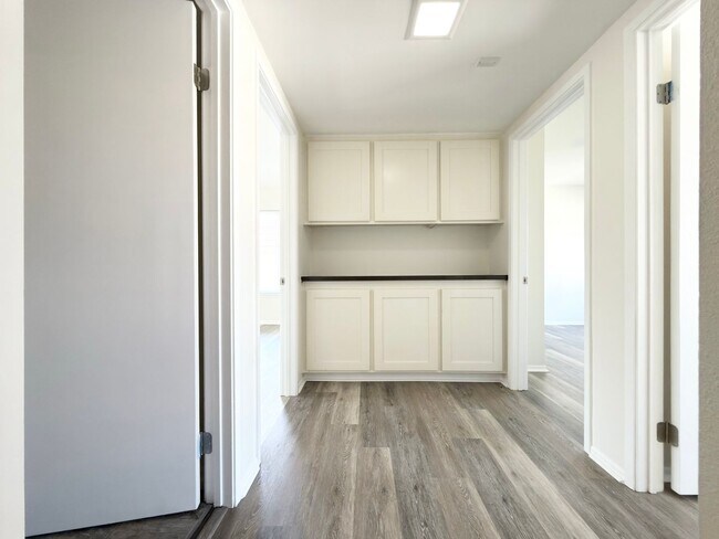 Building Photo - Spacious Townhome in Desirable Tiburon Community!