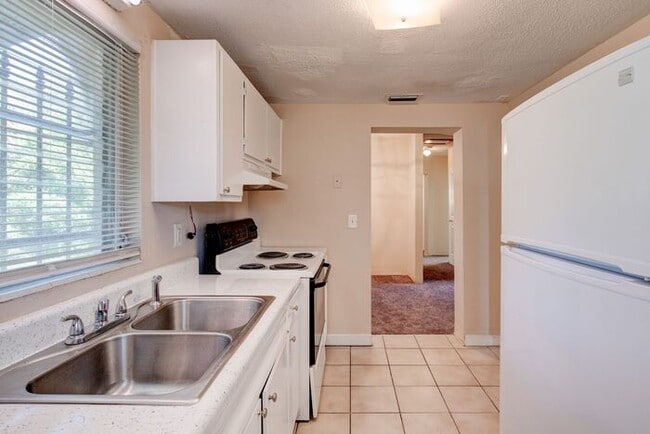 Building Photo - 1214 Dunbar St