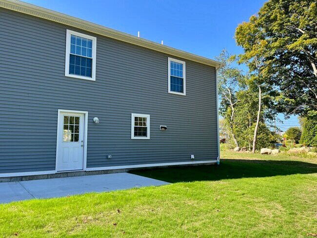 Building Photo - 479 Norwich Ave