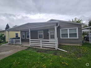 Building Photo - 3 Bedroom House