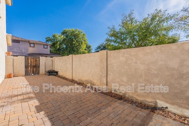 Building Photo - 2189 S Sanders Dr