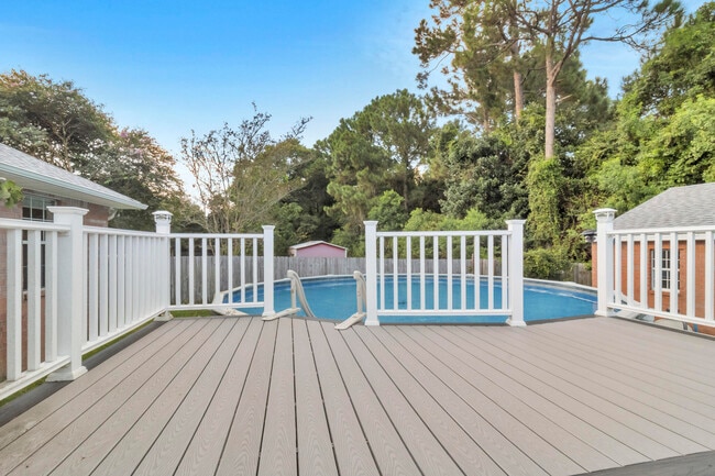 Building Photo - 2500 Bluewater Dr