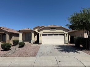 Building Photo - BRAND NEW CARPET 3 Bedroom 2 Bathroom Spacious Floorplan!