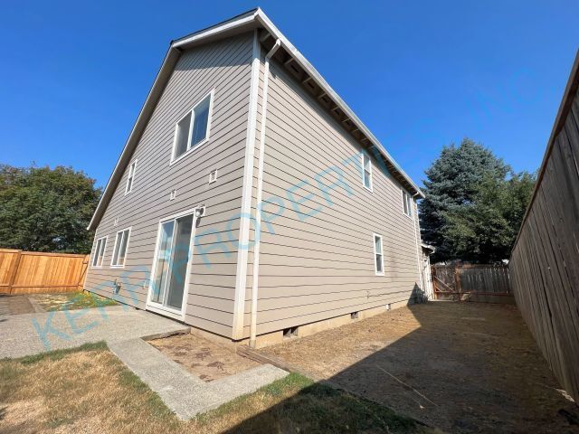 Building Photo - Charming 3 Bed/2.5 Bath Clackamas Home with 1846 sq ft - A Must-See Rental Property!