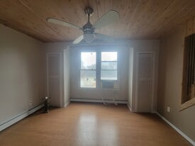 Building Photo - 22 Loughlin Dr