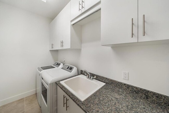 Building Photo - 4925 Pointe Midtown Way