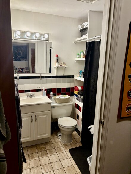 Building Photo - 5031 N Harding Ave