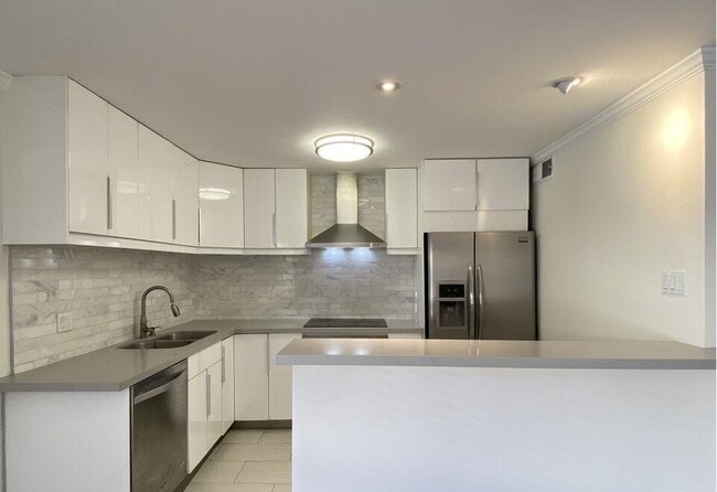 Building Photo - 970 Palm Ave