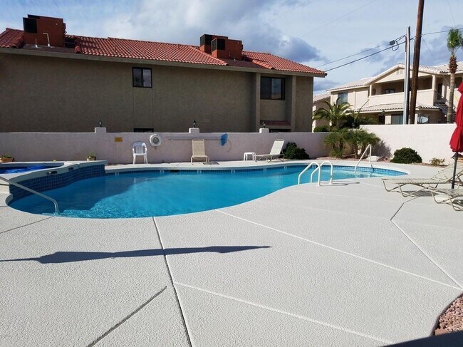 Building Photo - Furnished Condo Summer Rental