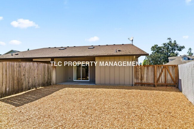 Building Photo - 824-830 North Douglas