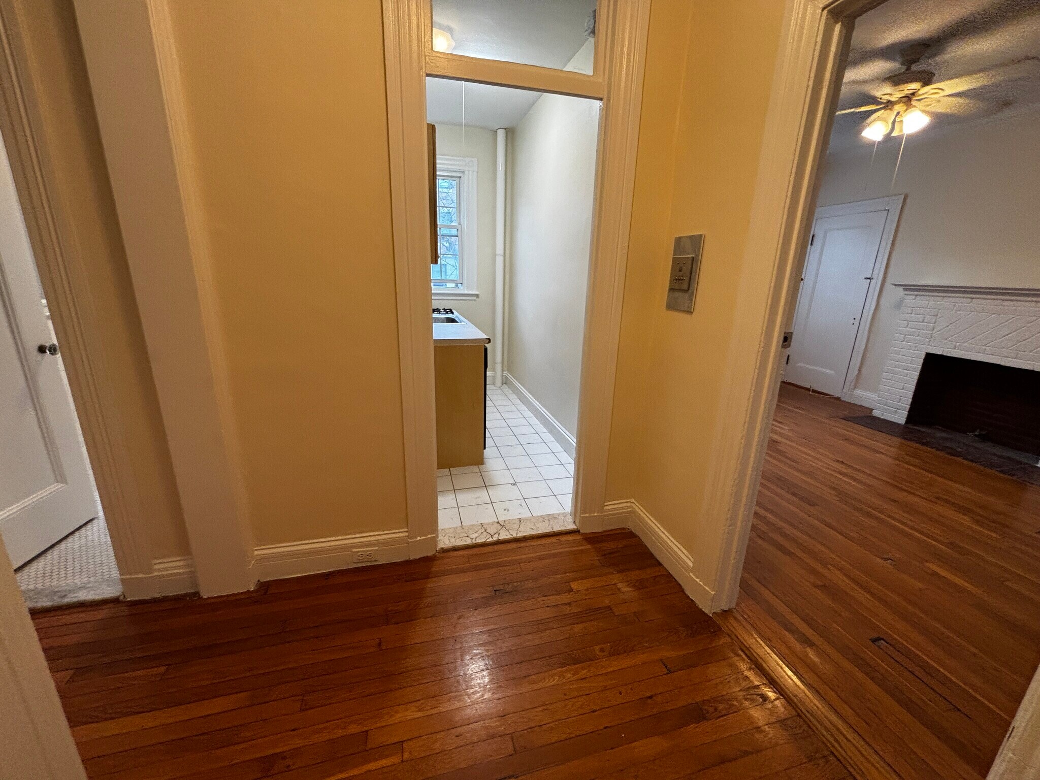 Building Photo - 18 Glenville Ave