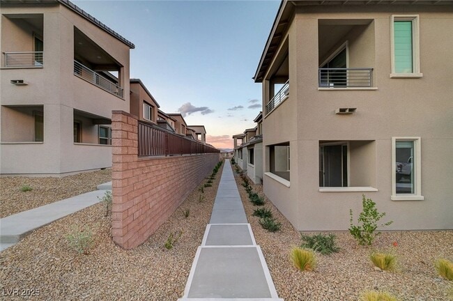 Primary Photo - 2537 Monolith St