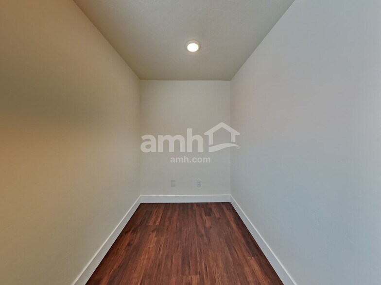 Building Photo - 1453 N Alderleaf Rd