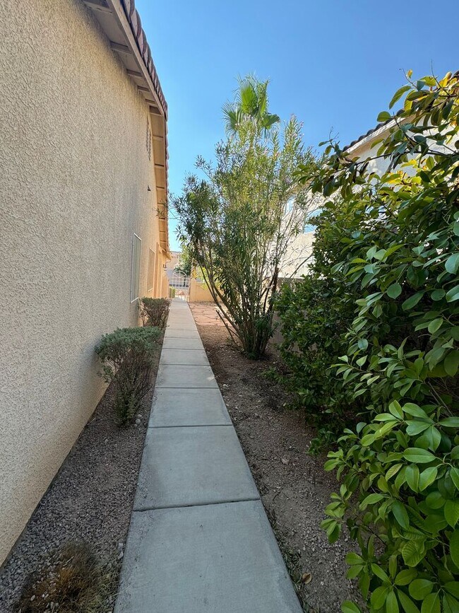 Building Photo - Single Story Home In The Heart Of Summerli...