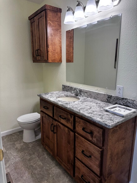 Building Photo - 815 Greenwood Dr