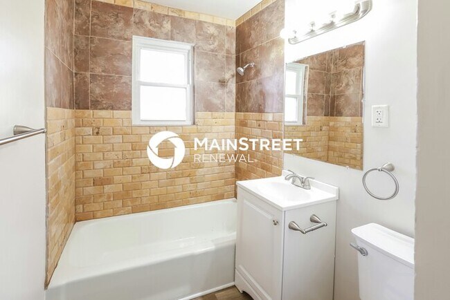 Building Photo - 3 Bedroom Pet-Friendly Home in KANSAS CITY, MO with Main Street Renewal