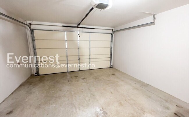Building Photo - 3 Bed/3 Bath Townhome with Garage / Pet-Friendly / Available Soon!