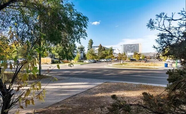 Building Photo - 621 W Prospect Rd