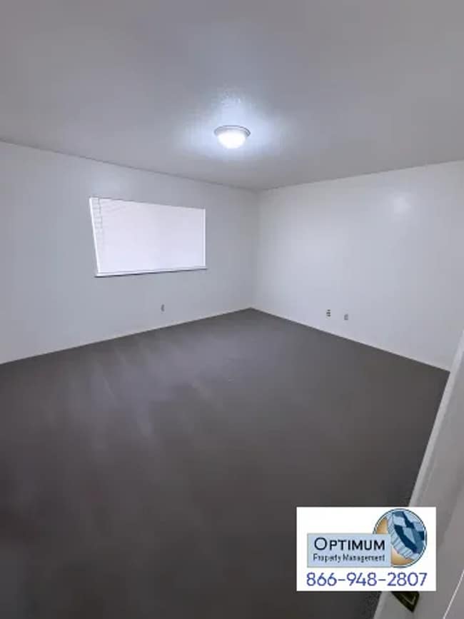 Building Photo - Spacious 4 Bedroom, 2 Bathroom Home in Central Victorville