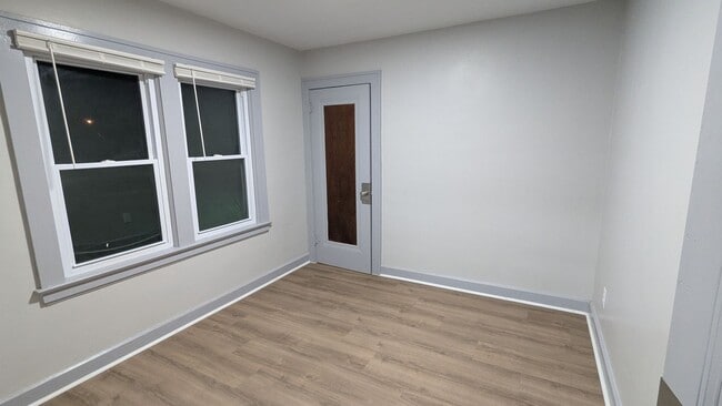 Building Photo - Charming 3 bedroom/1 bath home in the heart of Akron!