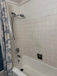 Tub and shower - 2615 Parker St