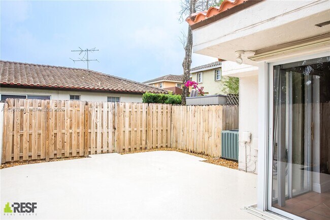 Building Photo - 7523 SW 109th Ave