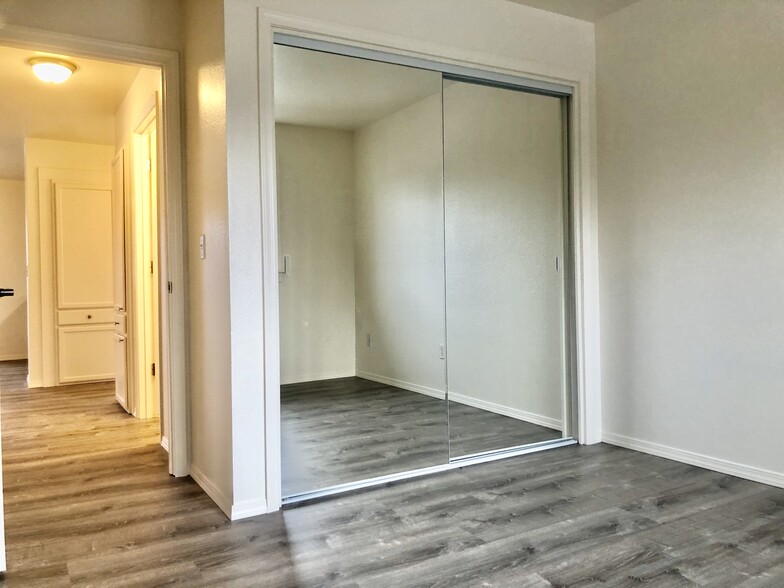 Building Photo - 583 Van Wey Cir