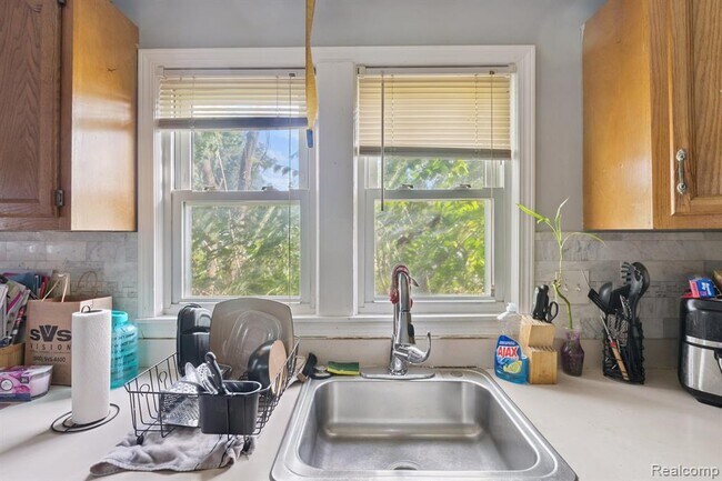 Building Photo - 5315 Edgewood St