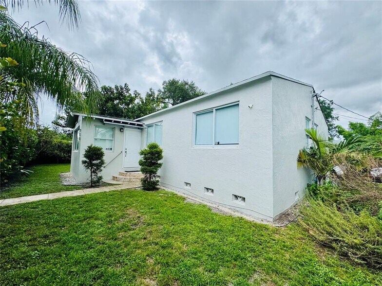 Primary Photo - 920 N 26th Ave