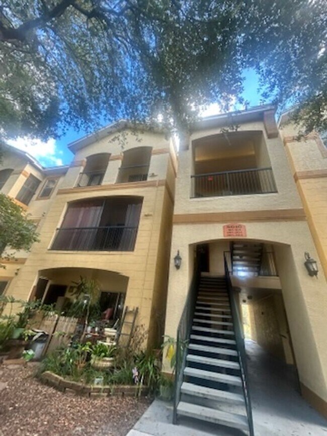 Primary Photo - Third floor 1B/1B condo with balcony at Th...