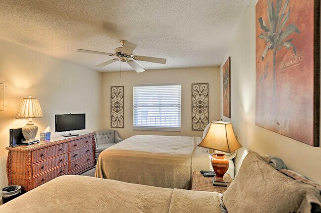 Building Photo - 2700 N Beach Rd