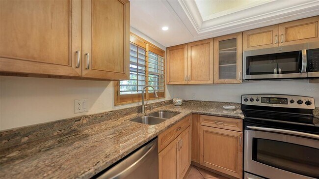 Building Photo - 1650 Pine Tree Ln