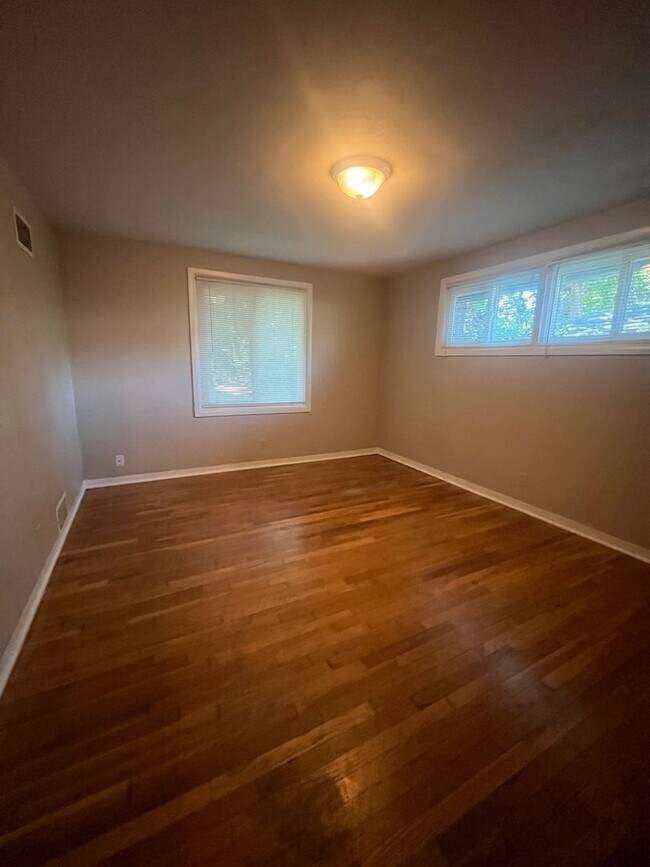 Building Photo - 3-Bedroom 1-Bathroom home in Eugene