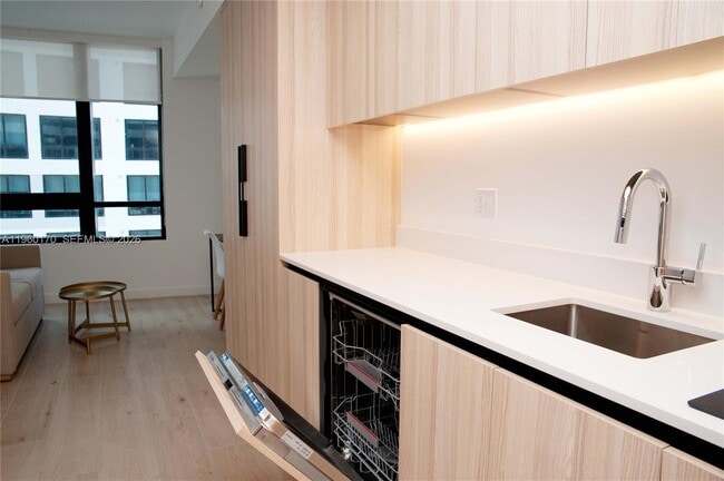 Building Photo - 225 N Miami Ave