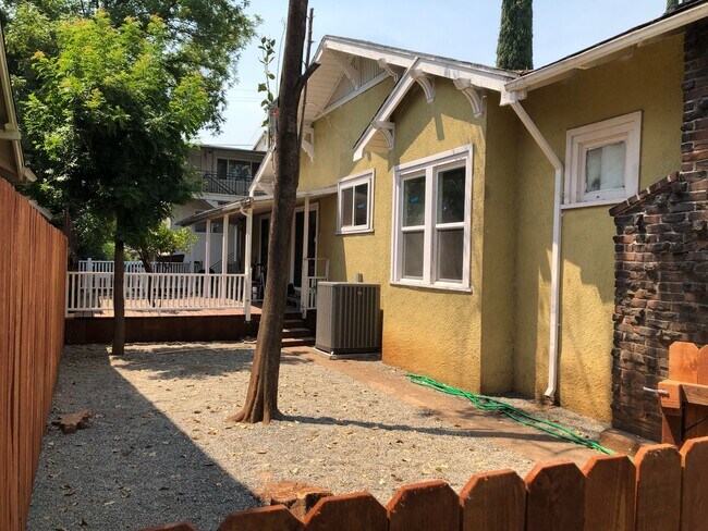 Building Photo - Enjoy The River Breeze On The Front Porch