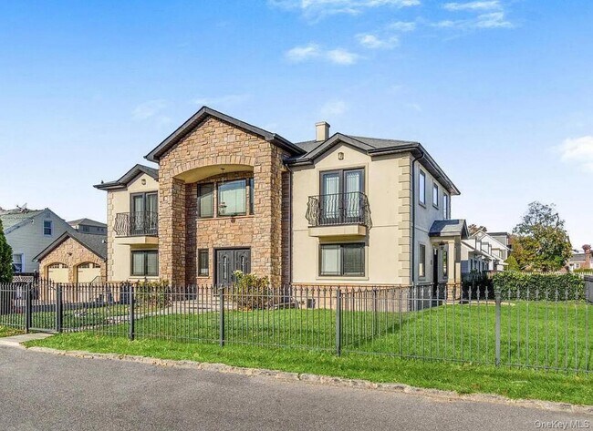 Building Photo - 113 Maple Pl