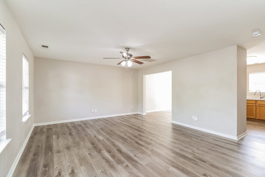 Building Photo - 2910 Rockingham Ct SW