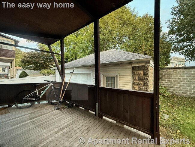 Building Photo - 110 W Quincy St