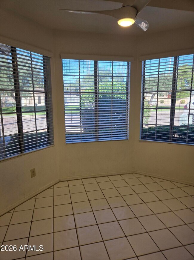 Building Photo - 3033 E Siesta Ln