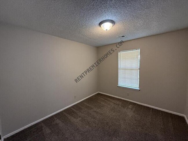 Building Photo - 1237 N Ironwood Pl