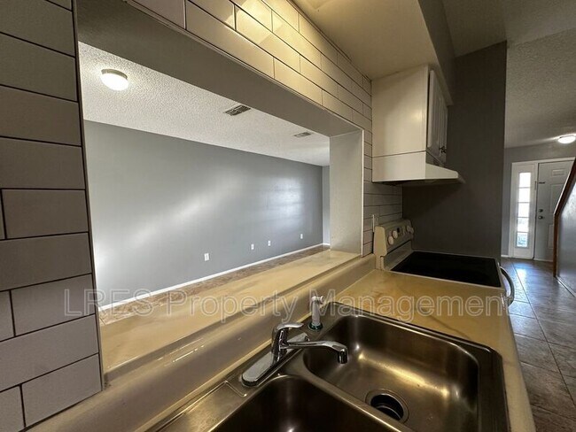 Building Photo - 2706 Graduate Ct