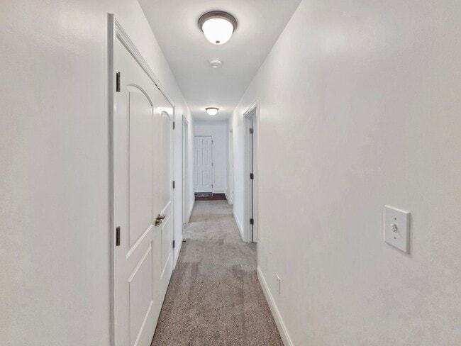Building Photo - Charming Fully Furnished 3-Bedroom, 2-Bath...