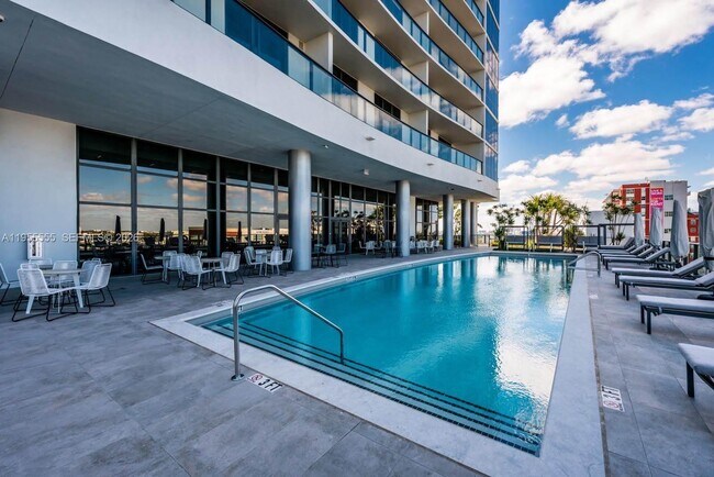 Building Photo - 1600 NE 1st Ave