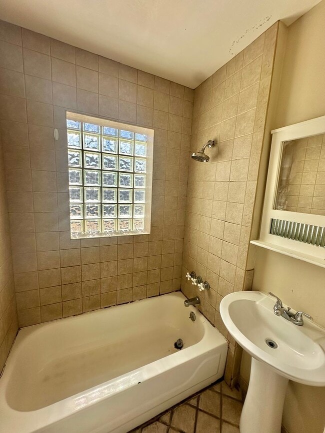 Building Photo - COMING MAY 2026 - Cozy 3 Bedroom Home Walking Distance to ASU Campus!