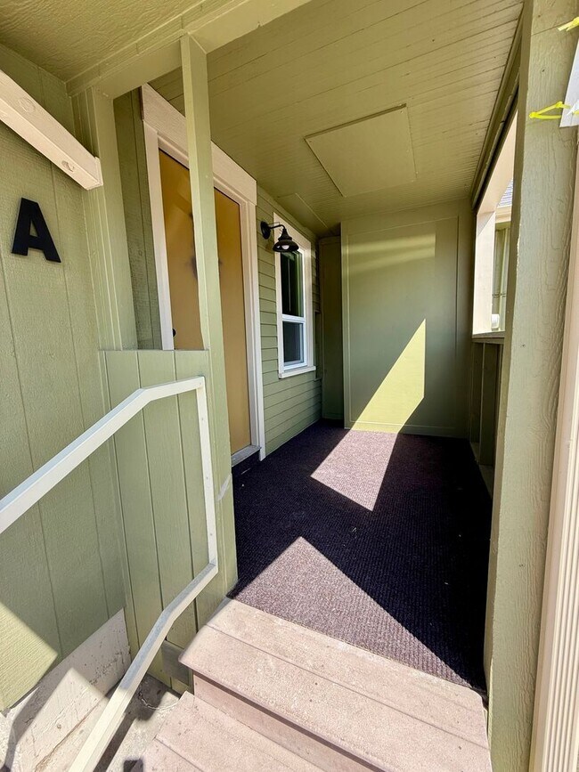 Building Photo - FULLY REMODELED 3 bedroom 1 bath Rental