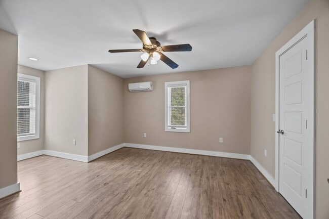 Building Photo - 251 Landwood Ln