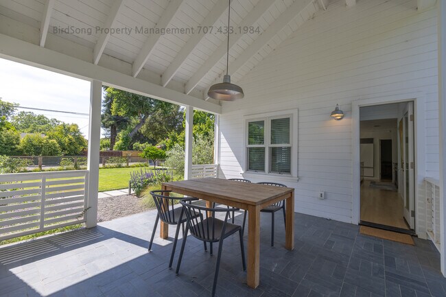 Building Photo - 13846 Village Ave