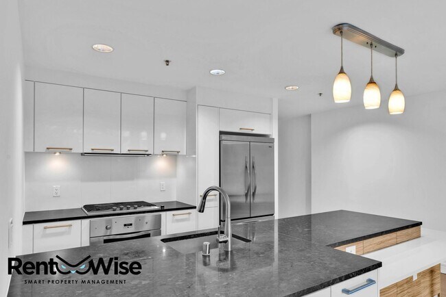 Building Photo - 631 Folsom St