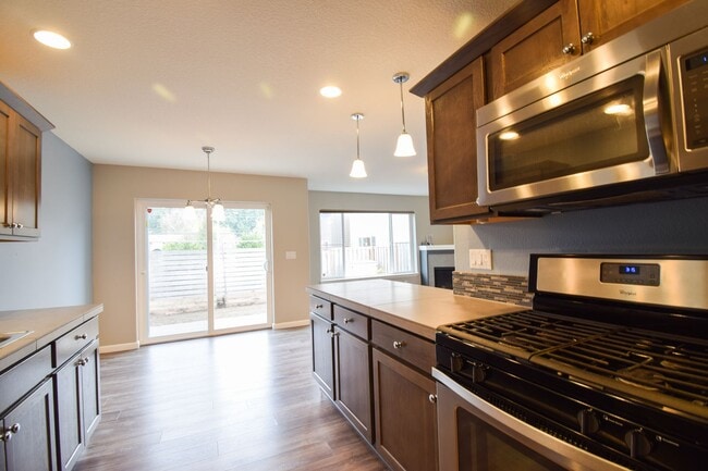 Building Photo - Beautiful Single Family Home!  Close to Downtown Hillsboro!