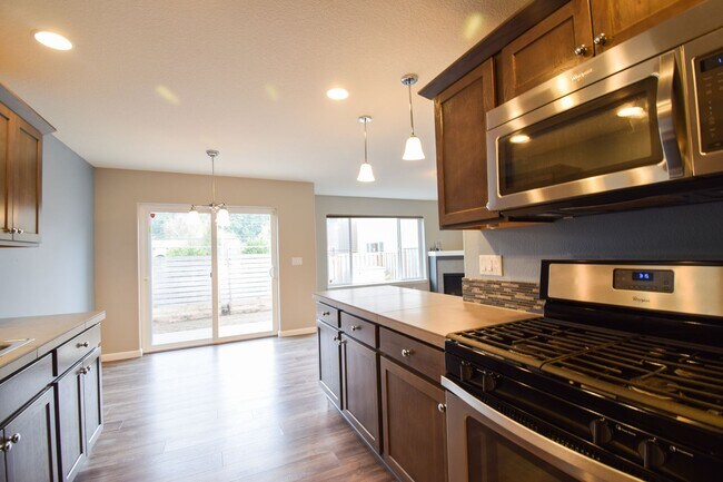 Building Photo - MOVE IN SPECIAL!  $1000 OFF!  Beautiful Single Family Home!  Close to Downtown Hillsboro!